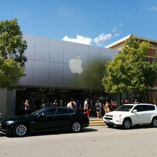Photos at Apple Southlake Town Square Electronics Store