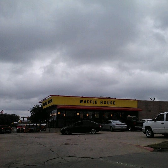 waffle house breakfast spot in southwest arlington