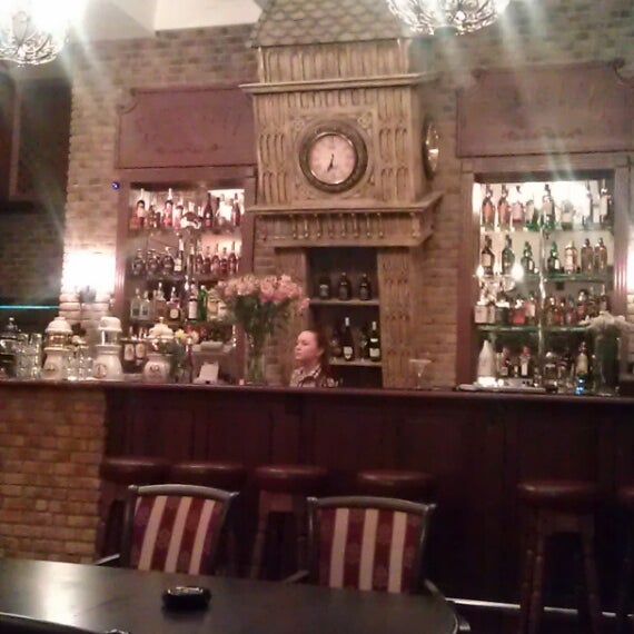 5/16/2013 tarihinde Anaida N.ziyaretçi tarafından Churchill Pub / Черчилль Паб'de çekilen fotoğraf