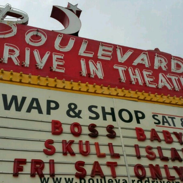 Foto tirada no(a) Boulevard Drive-In Theatre por Joe B. em 4/2/2017