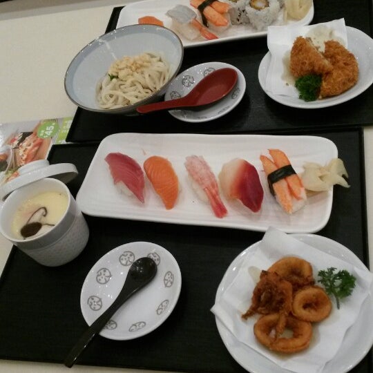 Photo taken at Genki Sushi by Ricci L. on 9/2/2013