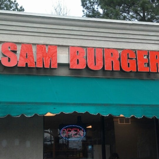 Photo taken at ssam burger by Martin J. on 12/21/2013