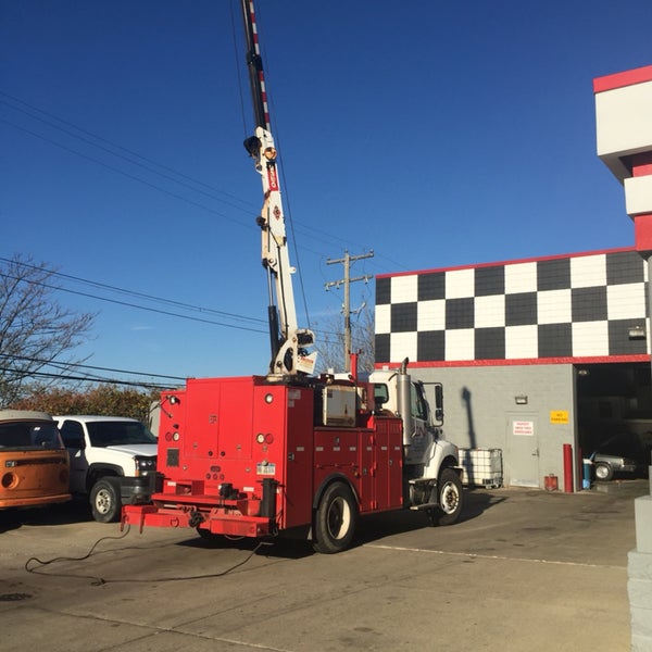 Woodward Auto Sales & Service Automotive Repair Shop in Pontiac