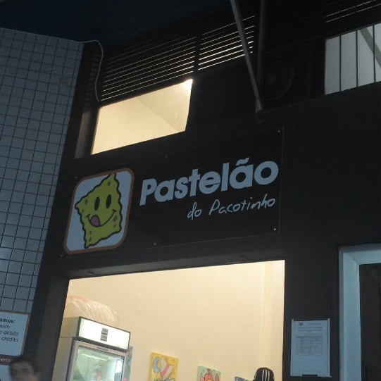 Photo taken at Pastelão do Pacotinho by Andreia C. on 11/12/2013