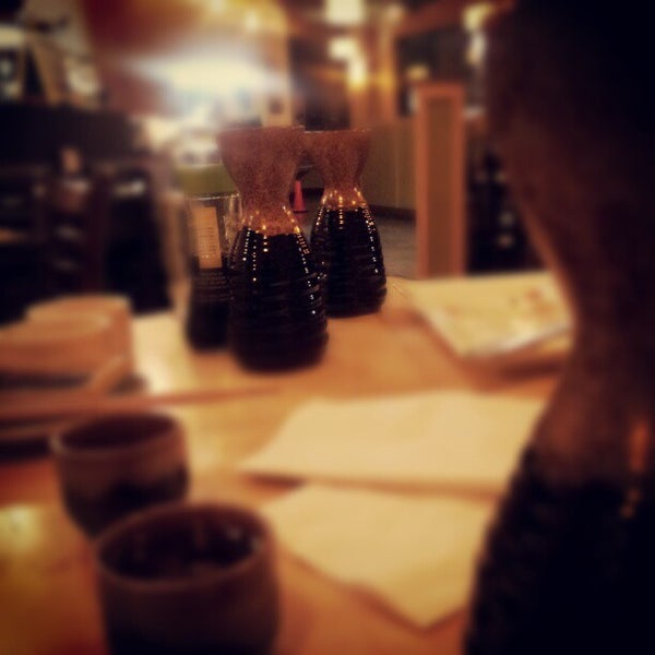 Foto tirada no(a) Shinsei Sushi por Jacy em 10/13/2012