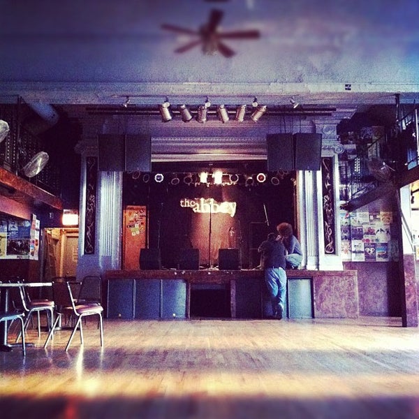รูปภาพถ่ายที่ Abbey Pub โดย Roster M. เมื่อ 9/23/2012