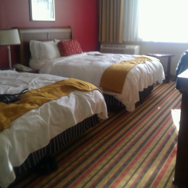 Foto diambil di Delta Hotels by Marriott Woodbridge oleh Crystal S. pada 4/4/2013