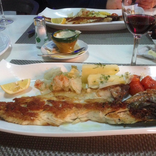 Photo taken at Restaurante Seis Perlas by LJ V. on 12/30/2013