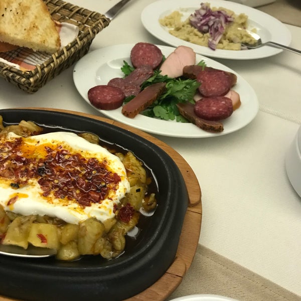11/14/2017 tarihinde Kamil U.ziyaretçi tarafından Rumeli Baharı Restaurant'de çekilen fotoğraf