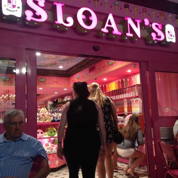 3/23/2014 tarihinde Stacy S.ziyaretçi tarafından Sloan&#39;s Ice Cream - Delray'de çekilen fotoğraf
