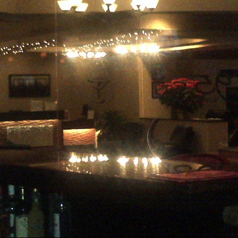 12/25/2012에 Joseph C.님이 Whitney&#39;s 95th Street Bar &amp; Grill에서 찍은 사진