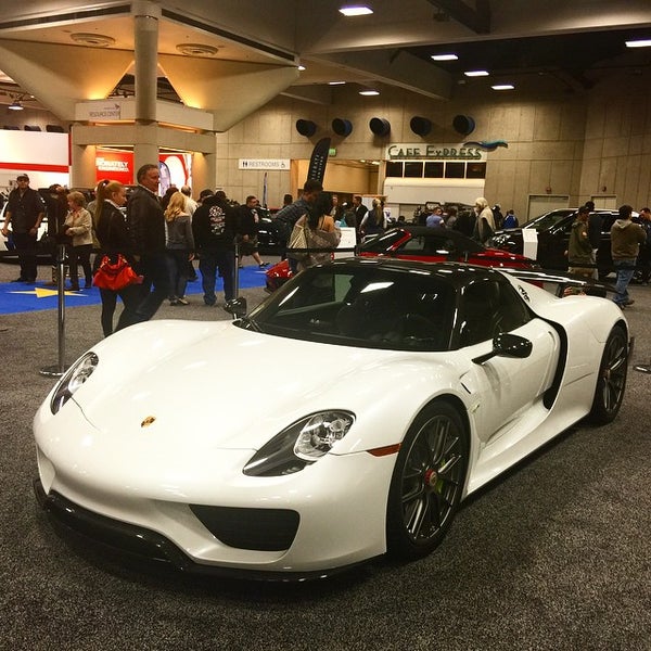 Foto diambil di San Diego International Auto Show oleh Alex M. pada 1/4/2015