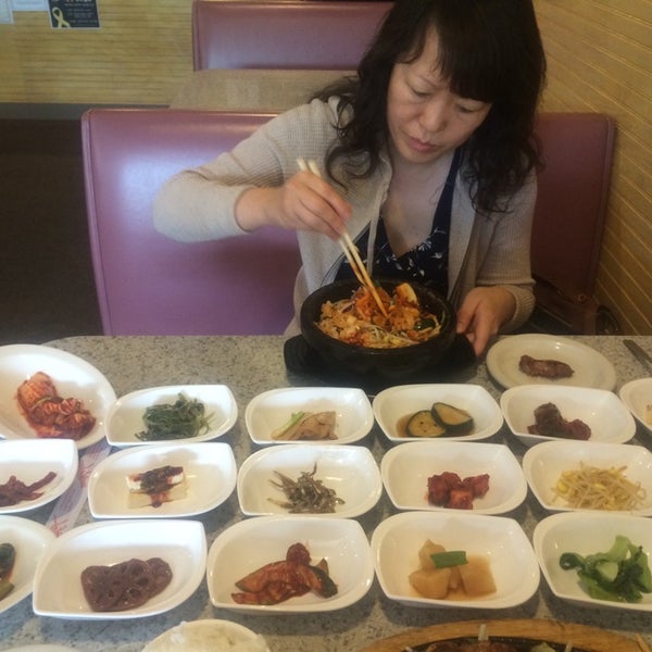 Foto scattata a Asian Kitchen Korean Cuisine da Vince S. il 5/17/2014
