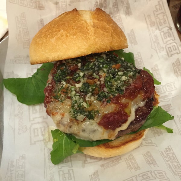 7/28/2015 tarihinde Daniela T.ziyaretçi tarafından Beef Burger &amp; Beer'de çekilen fotoğraf