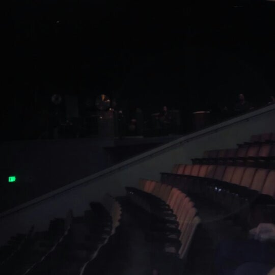 10/24/2012에 Amy B.님이 &#39;Ulalena at Maui Theatre에서 찍은 사진
