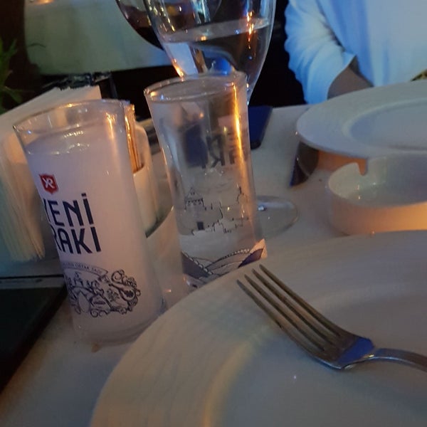 Das Foto wurde bei Chamada Restaurant von Filiz Ç. am 4/14/2018 aufgenommen