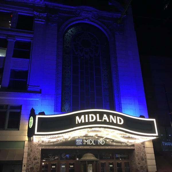 รูปภาพถ่ายที่ The Midland Theatre โดย Nick T. เมื่อ 11/11/2016