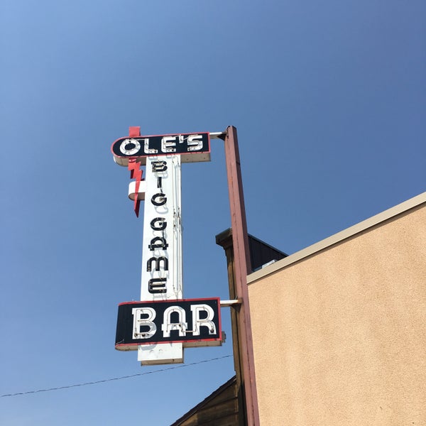 Foto tomada en Ole&#39;s Big Game Steakhouse &amp; Lounge  por Nick T. el 8/5/2017