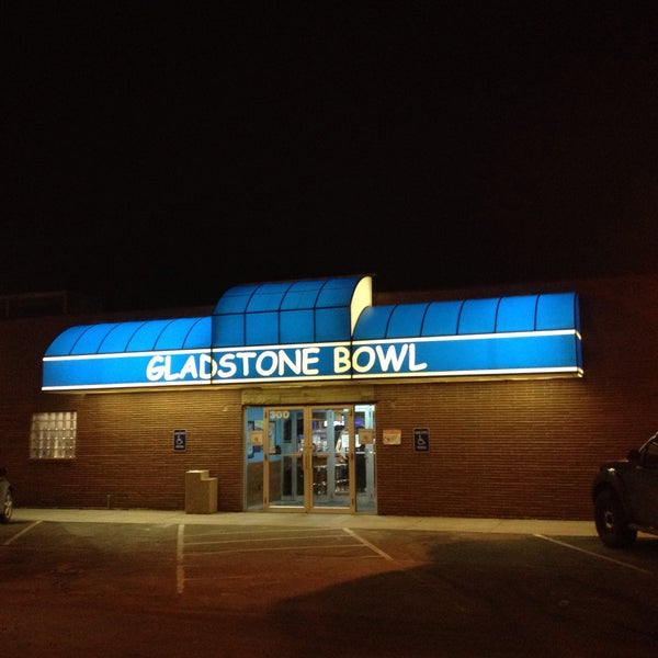 Photo taken at Gladstone Bowl by Nick T. on 3/3/2015