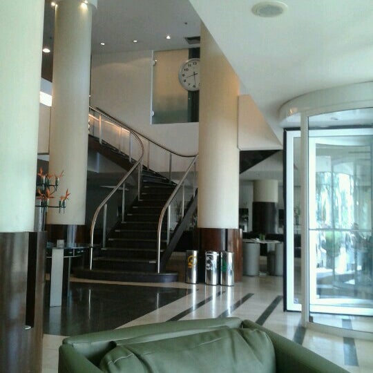 รูปภาพถ่ายที่ Hotel Luzeiros โดย Simone K. เมื่อ 10/11/2012