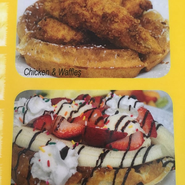 รูปภาพถ่ายที่ Johnny D&#39;s Waffles and Bakery โดย Anita เมื่อ 5/11/2017
