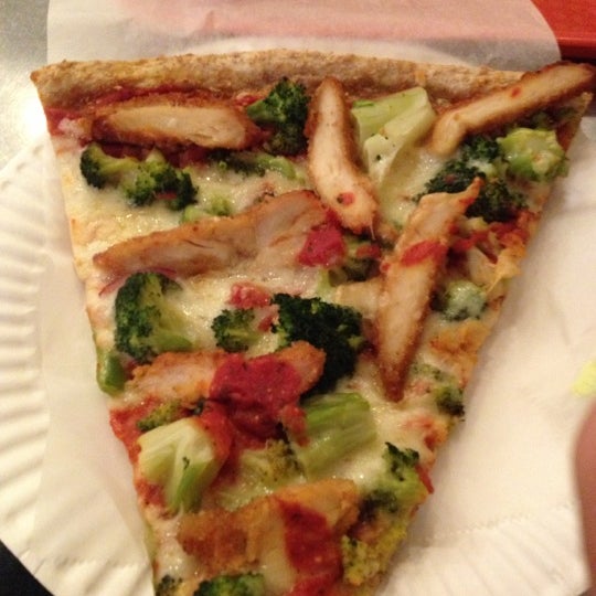 Снимок сделан в Pizza Park пользователем Brooke C. 4/1/2013