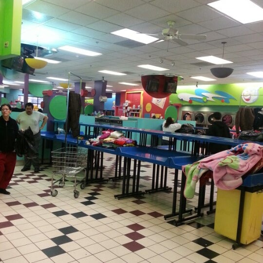 Bubbleland Laundromat Laundry Service in Chicago