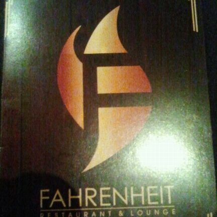 Foto tirada no(a) Fahrenheit Restaurant &amp; Lounge por Stella B. em 8/24/2013