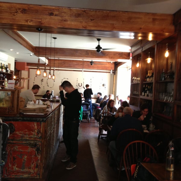 4/17/2013 tarihinde Jonathan C.ziyaretçi tarafından Cafe Dada'de çekilen fotoğraf
