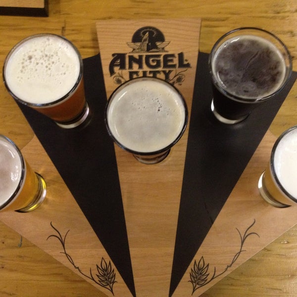 Foto tirada no(a) Angel City Brewery por harrison p. em 4/14/2013