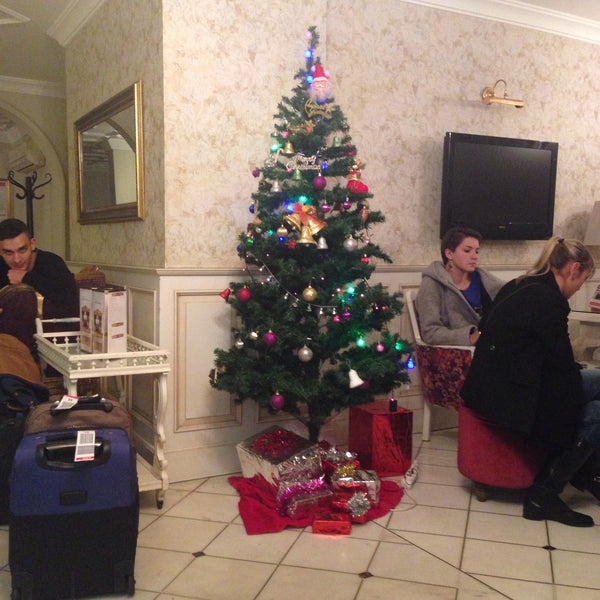 รูปภาพถ่ายที่ Avicenna Hotel โดย Светлана К. เมื่อ 12/17/2014