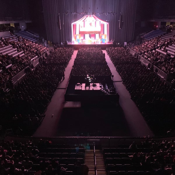 รูปภาพถ่ายที่ Toyota Arena โดย Bryan A. เมื่อ 10/6/2019
