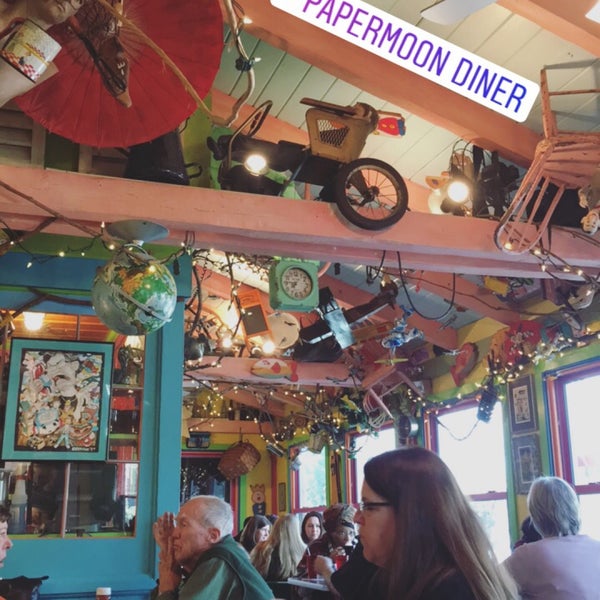 3/13/2017 tarihinde Olia K.ziyaretçi tarafından Papermoon Diner'de çekilen fotoğraf