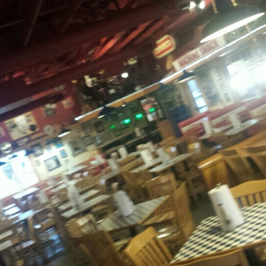 Photo taken at Fuddruckers by Rich L. on 1/21/2016