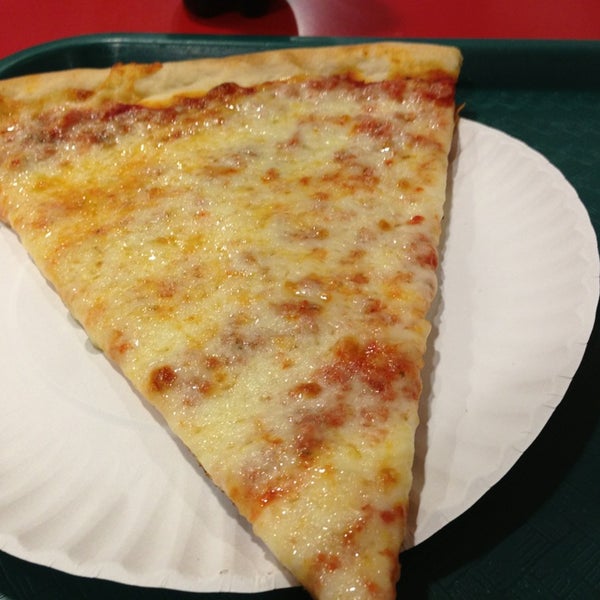 8/12/2013에 Jimmy C.님이 Famous Amadeus Pizza에서 찍은 사진