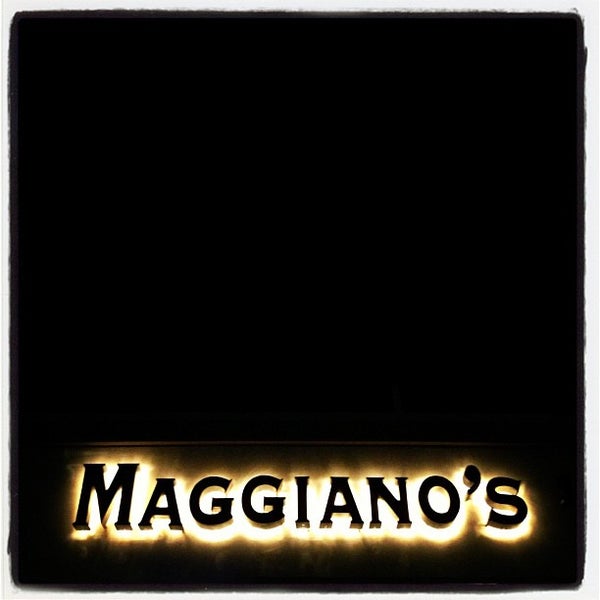 Снимок сделан в Maggiano&#39;s Little Italy пользователем Dawson H. 9/27/2012