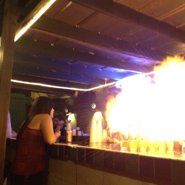5/12/2013에 Alison K.님이 Cheers Shot Bar에서 찍은 사진