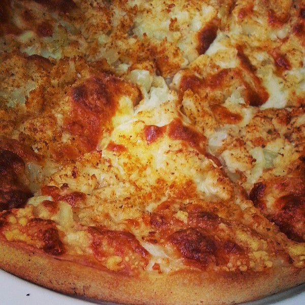 Снимок сделан в Matthew&#39;s Pizza пользователем Mary 7/10/2013