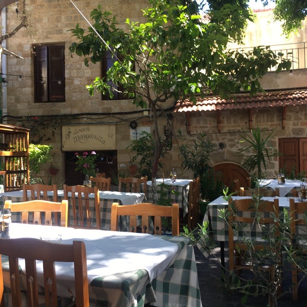 Foto tirada no(a) Romeo Garden Restaurant por Aydan D. em 5/20/2017