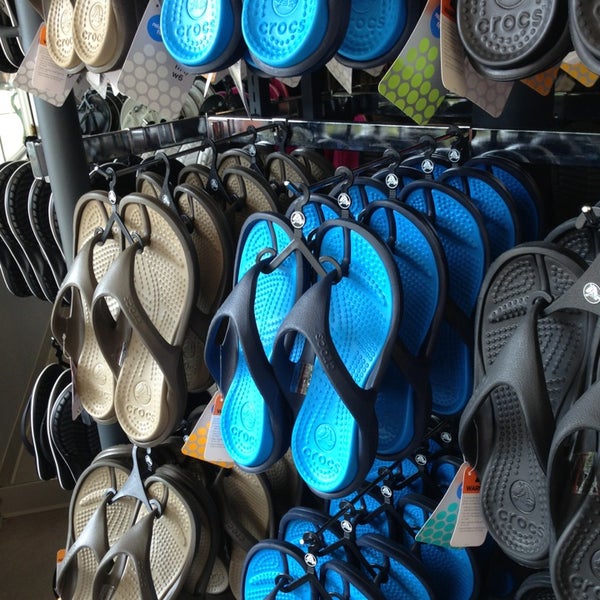 crocs seattle premium outlet