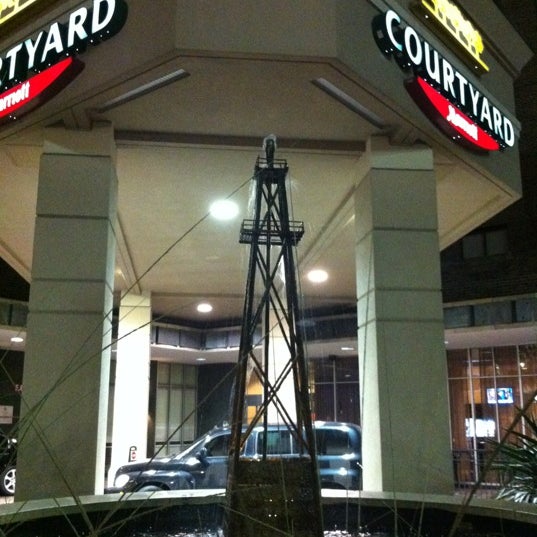 รูปภาพถ่ายที่ Courtyard Houston Downtown /Convention Center โดย Victor L. เมื่อ 12/6/2012