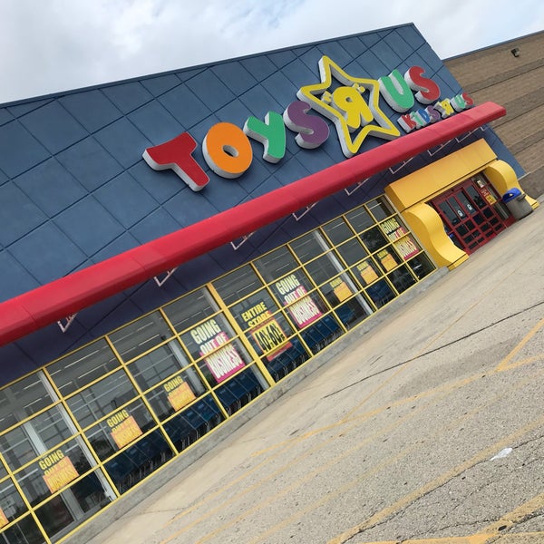 Photos at Toys"R"Us (Now Closed) Toy / Game Store