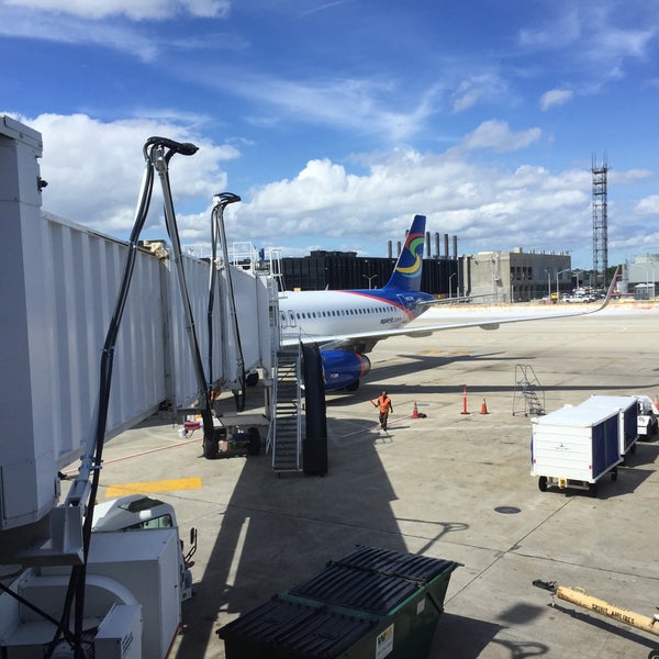 Spirit Airlines Ticket Counter Airport Ticket Counter in Chicago