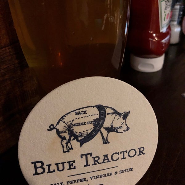 Снимок сделан в Blue Tractor BBQ &amp; Brewery пользователем Andrew P. 1/13/2019