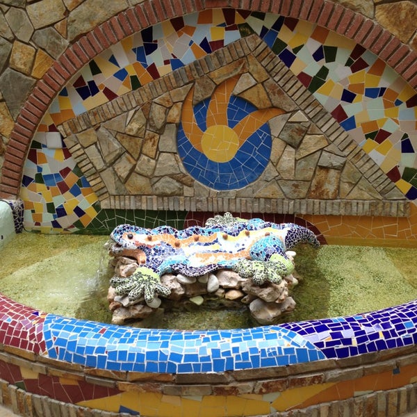 รูปภาพถ่ายที่ Gaudí Bakery โดย Elena L. เมื่อ 8/29/2013