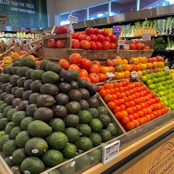 Das Foto wurde bei Erewhon Natural Foods Market von Craig V. am 10/8/2022 aufgenommen