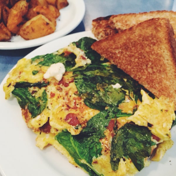 Delicious, authentic, affordable food! Home fries were OK. HUGE fan of their Yo Bobby Yo Omelette (feta cheese, bacon, & spinach)! Pair it with an iced coffee on a summer day and you're set to go!