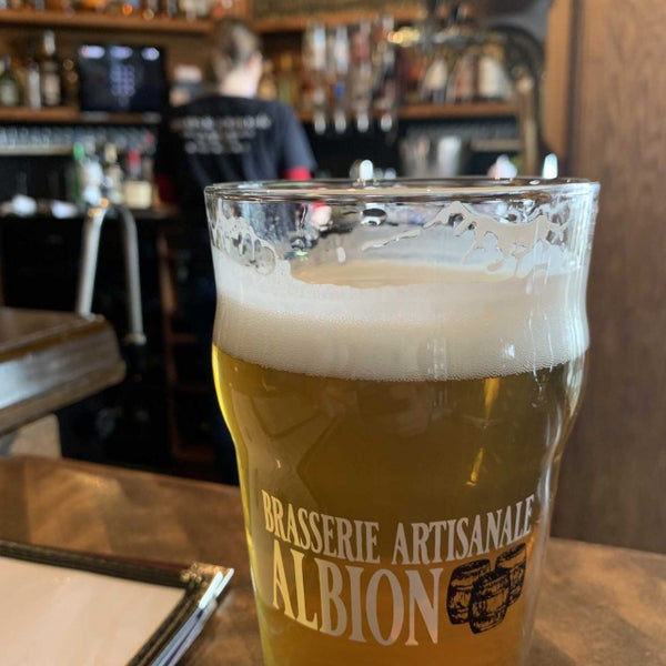 Photo taken at Brasserie artisanale Albion by Mathieu B. on 4/26/2022