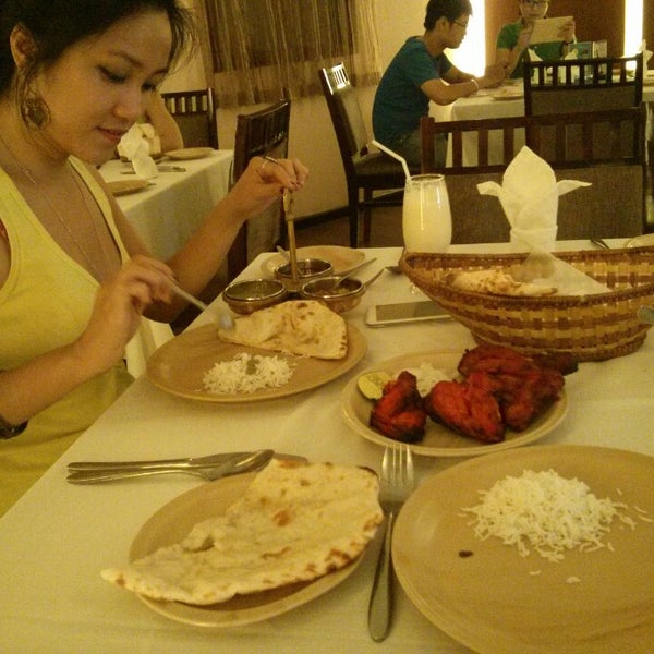 6/16/2013 tarihinde Jeff T.ziyaretçi tarafından Khazaana Indian Restaurant'de çekilen fotoğraf