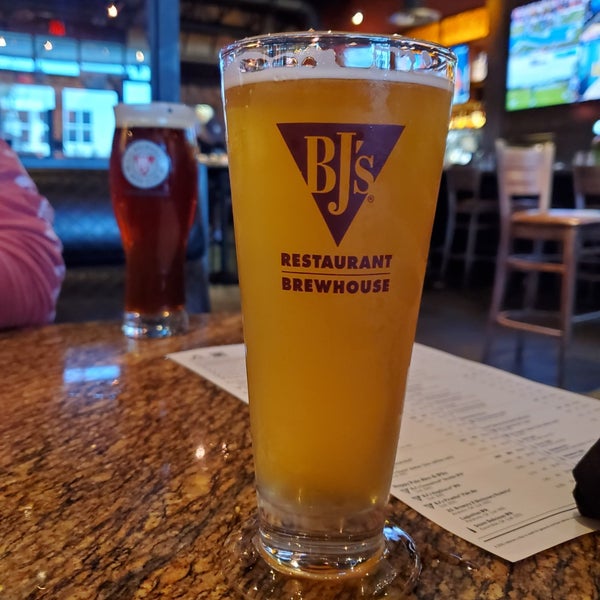 Photo taken at BJ&#39;s Restaurant &amp; Brewhouse by Robert W. on 4/3/2021